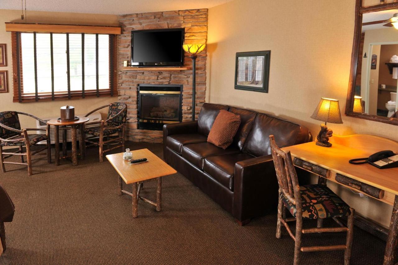 Boarders Inn & Suites By Cobblestone Hotels In Waukon Exterior foto