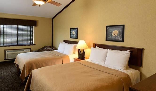 Boarders Inn & Suites By Cobblestone Hotels In Waukon Exterior foto